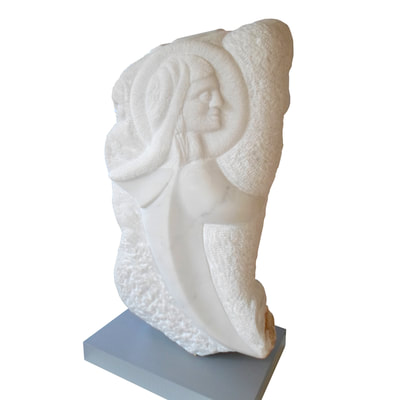Skulptur Sieben Wesen und ein Engel Marmor